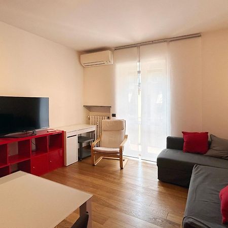 Comfortable Apartment In The Heart Of Lecco Exterior photo