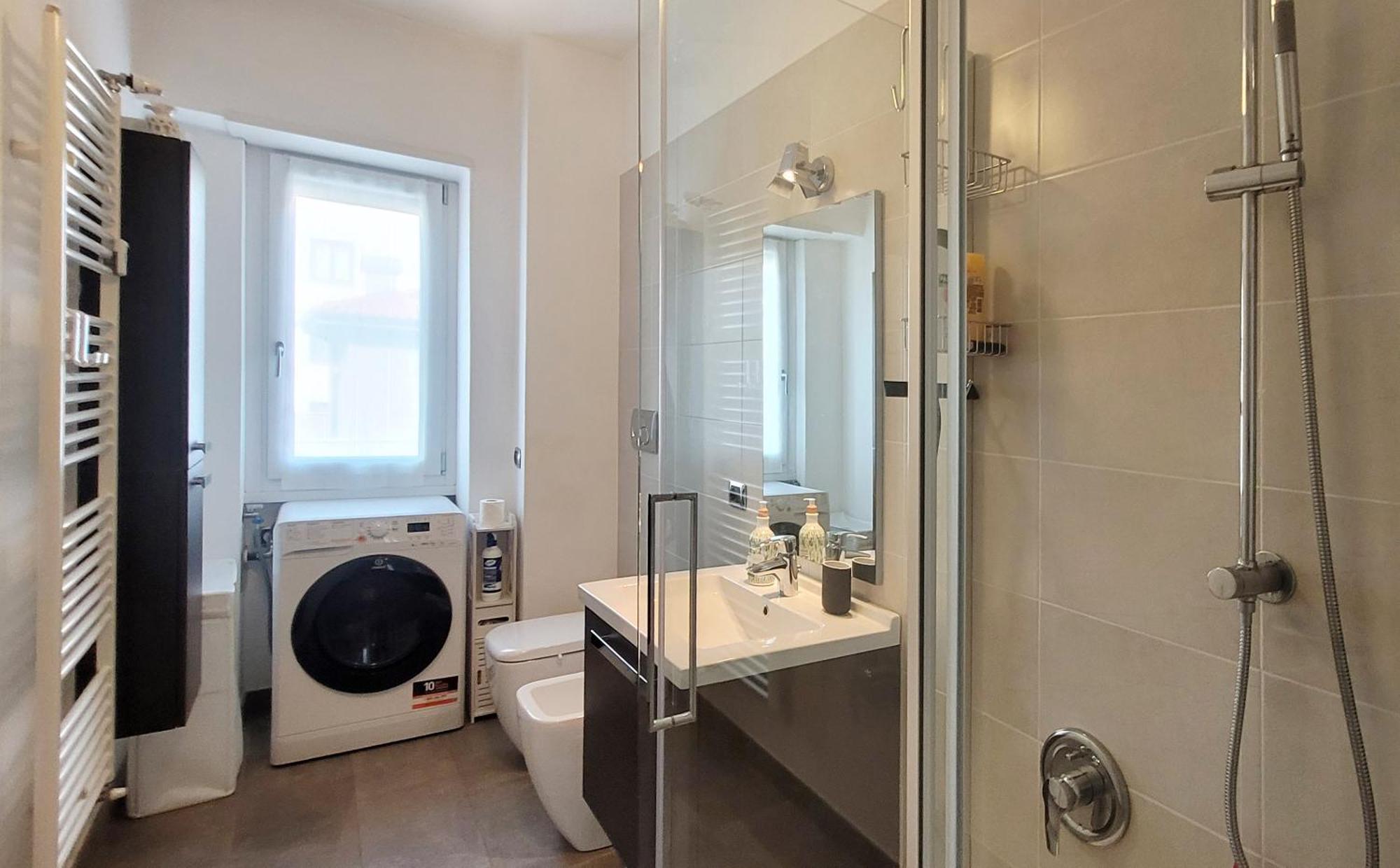 Comfortable Apartment In The Heart Of Lecco Exterior photo